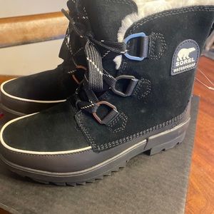 New Sorel Size 8 women’s boots!